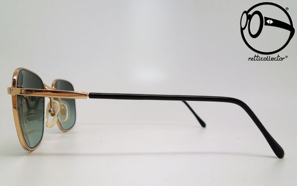 les lunettes mod 351 c1 grn 80s Unworn vintage unique shades, aviable in our shop